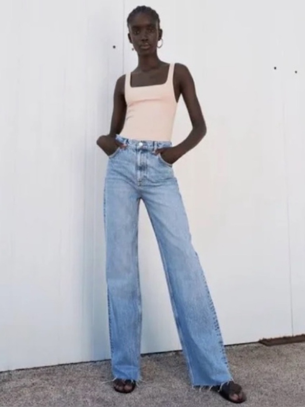 Zara High Waisted Wide Leg Full Length Jeans, blue, raw hems, size 8 euro 40
